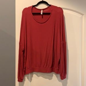 Size M pinkish red long sleeves top